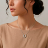 Gargantilla de plata con herradura y circonitas elegante