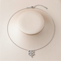 Gargantilla de plata con trébol y circonitas elegante