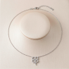 Gargantilla de plata con trébol y circonitas elegante